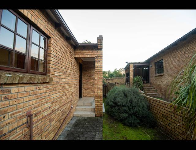 2 BEDROOM TOWNHOUSE FOR SALE IN GLENROY PARK